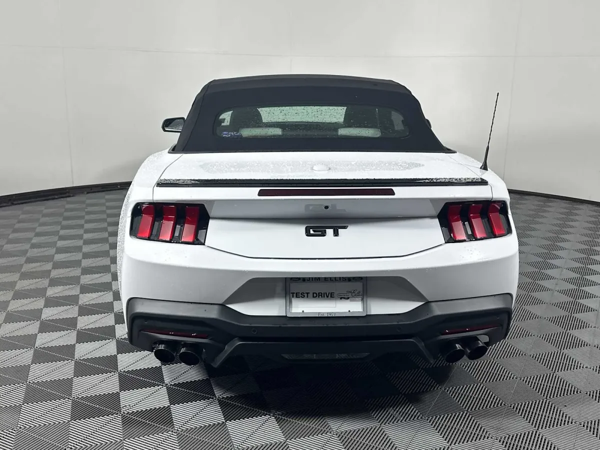 2025 Ford Mustang GT Premium thumbnail 11