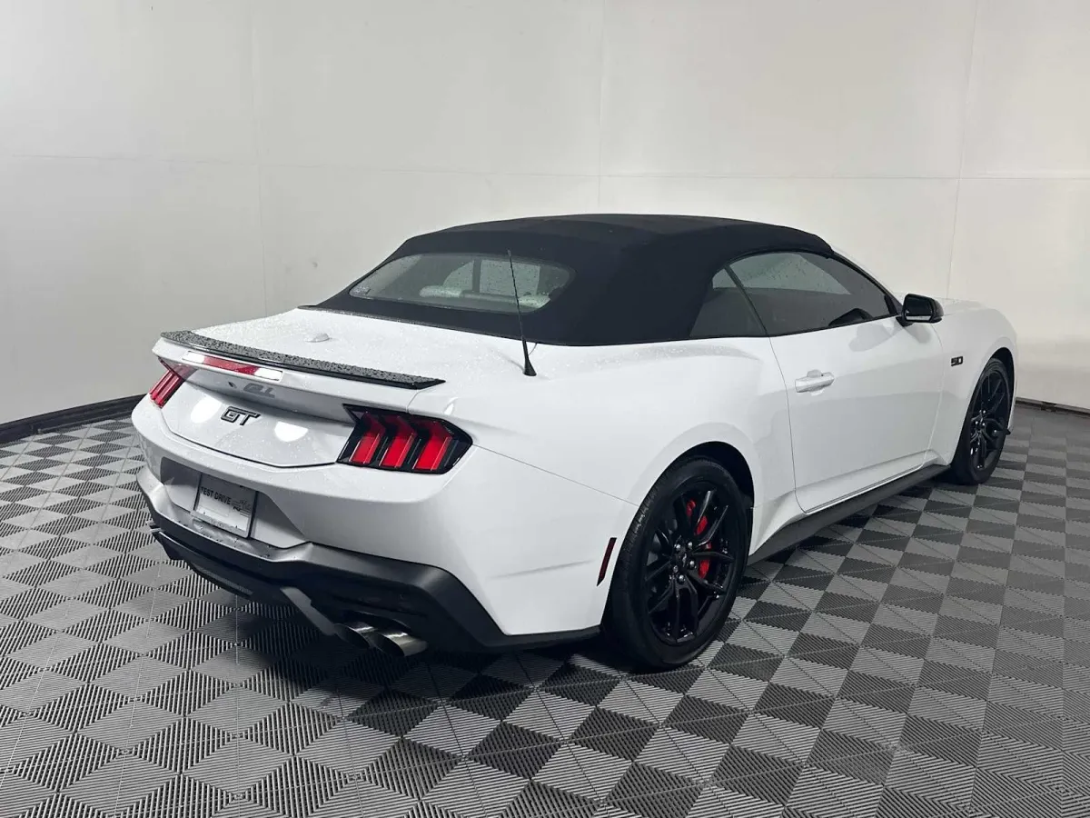2025 Ford Mustang GT Premium thumbnail 12