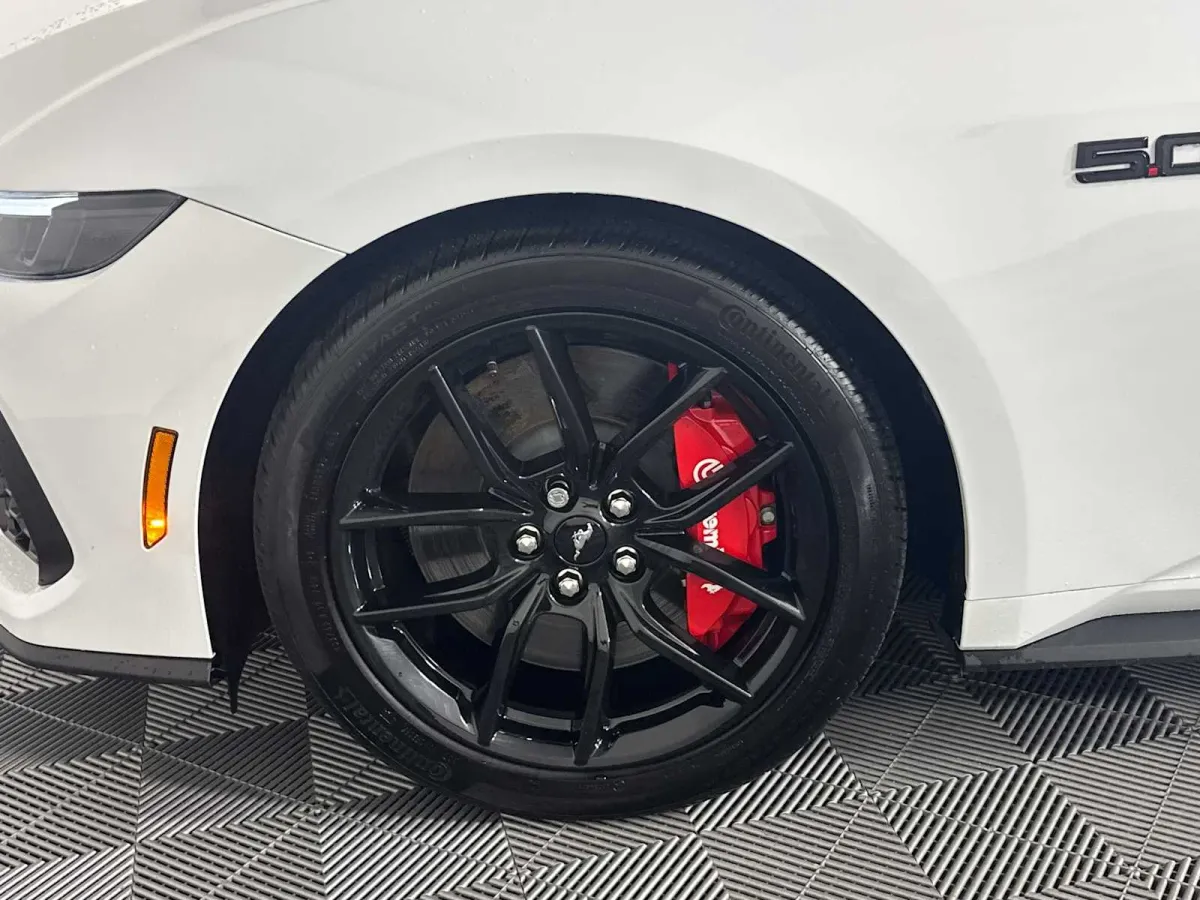 2025 Ford Mustang GT Premium thumbnail 18