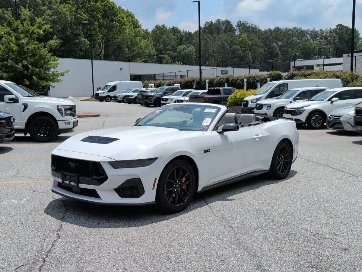 2025 Ford Mustang GT Premium thumbnail 2