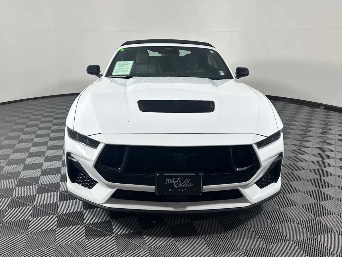 2025 Ford Mustang GT Premium thumbnail 3