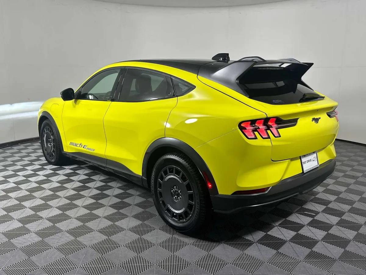 2025 Ford Mustang Mach-E GT thumbnail 10