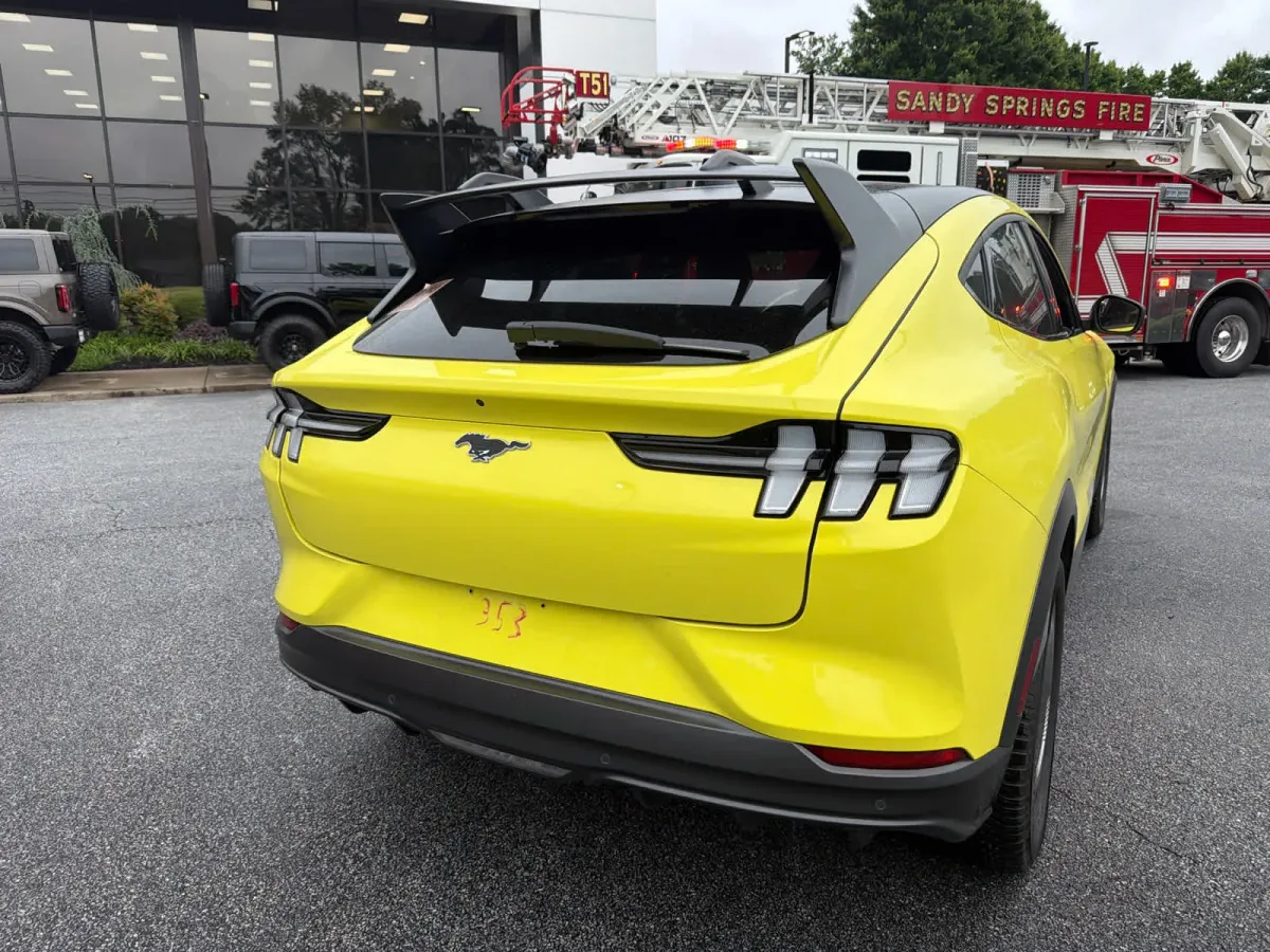 2025 Ford Mustang Mach-E GT thumbnail 4