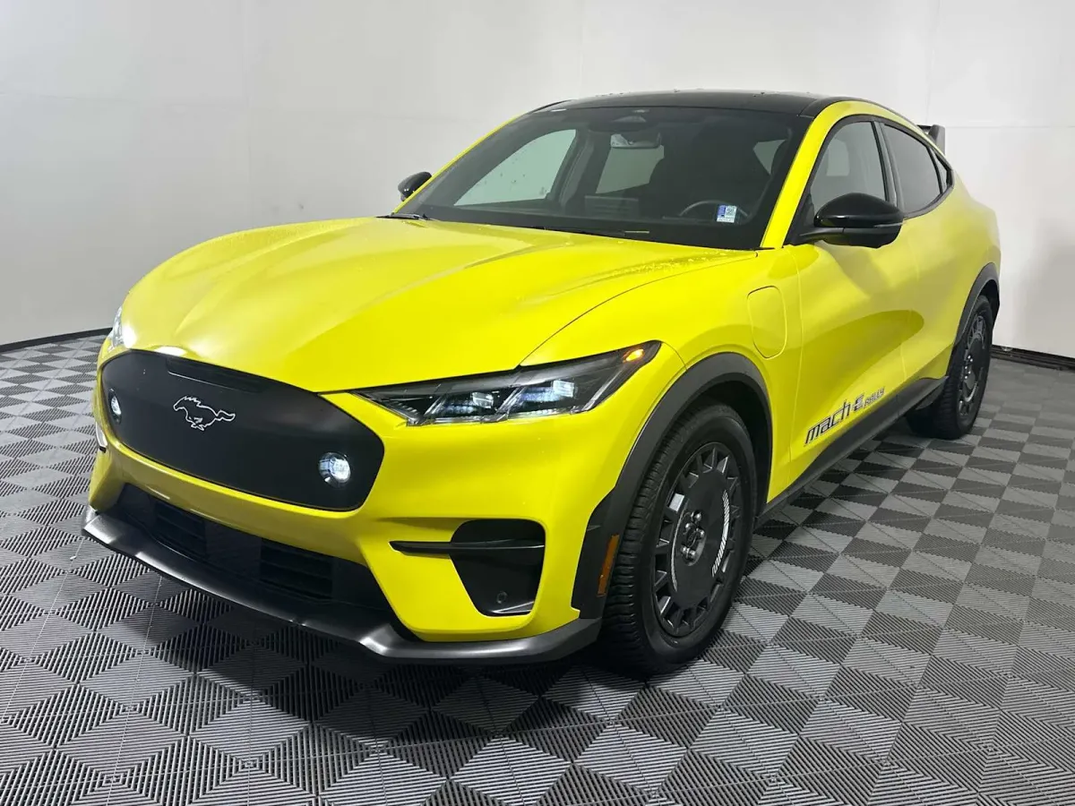 2025 Ford Mustang Mach-E GT thumbnail 6