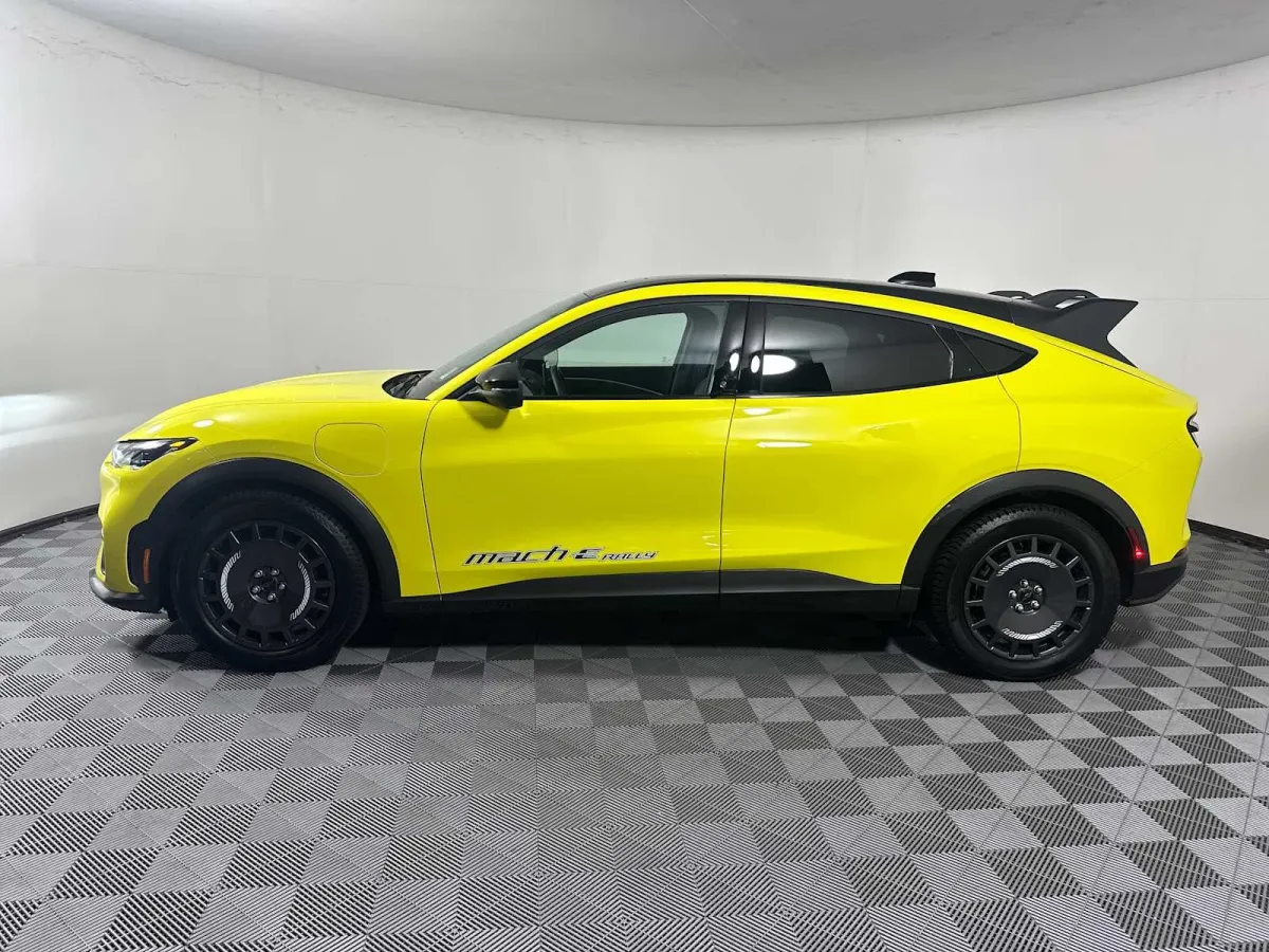 2025 Ford Mustang Mach-E GT thumbnail 8