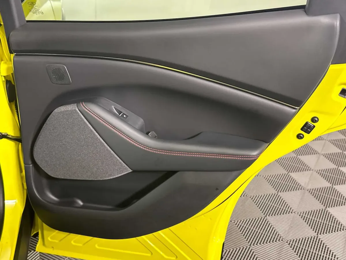 2025 Ford Mustang Mach-E Premium thumbnail 20