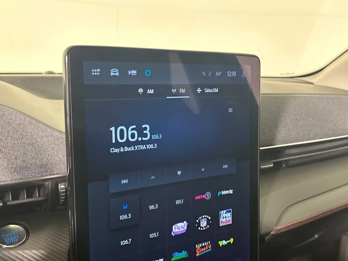 2025 Ford Mustang Mach-E Premium thumbnail 30