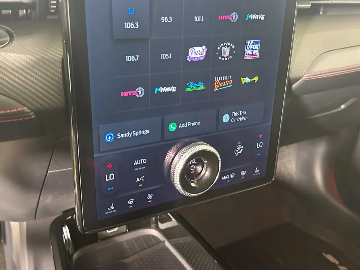 2025 Ford Mustang Mach-E Premium thumbnail 31