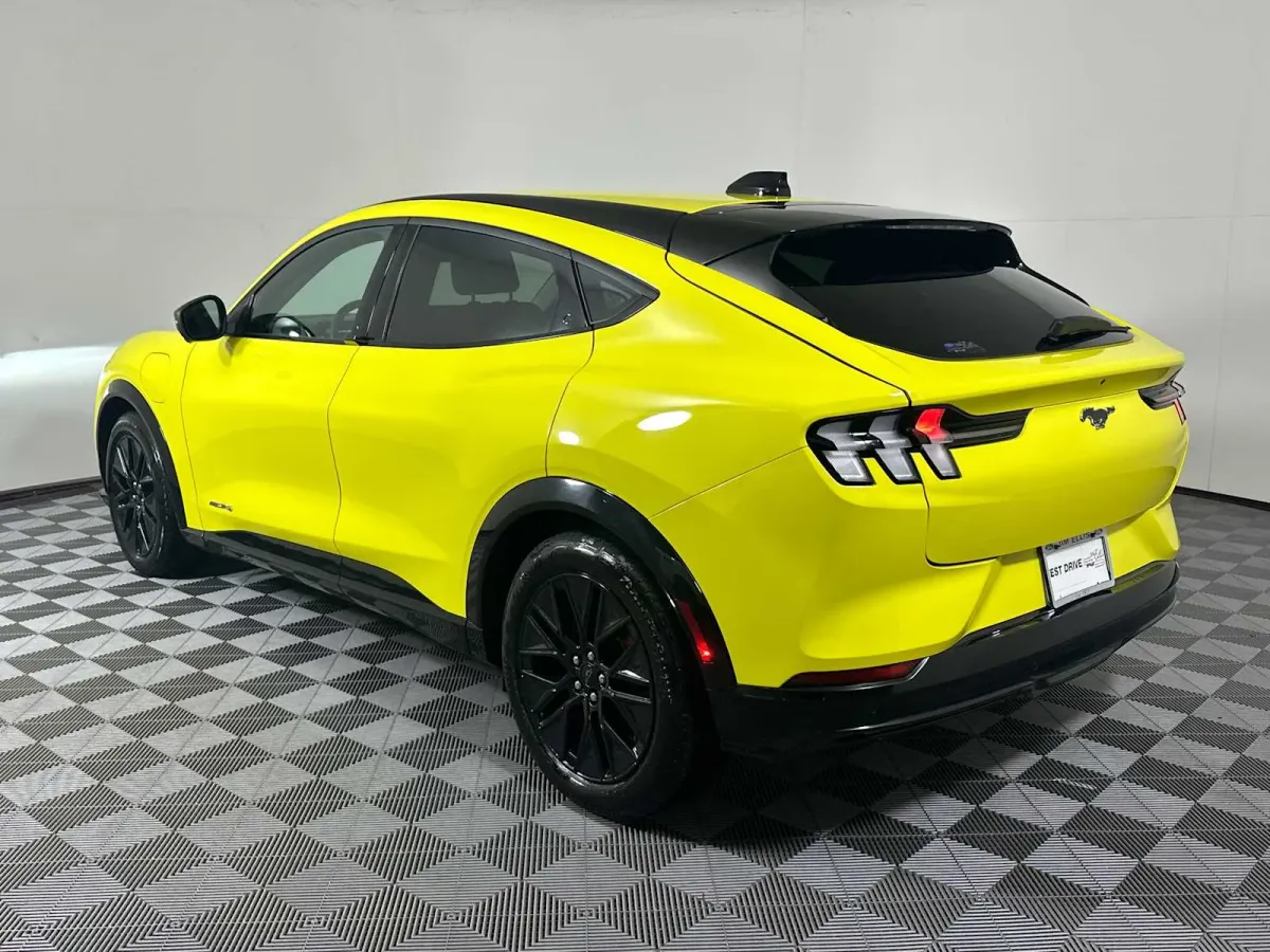 2025 Ford Mustang Mach-E Premium thumbnail 6