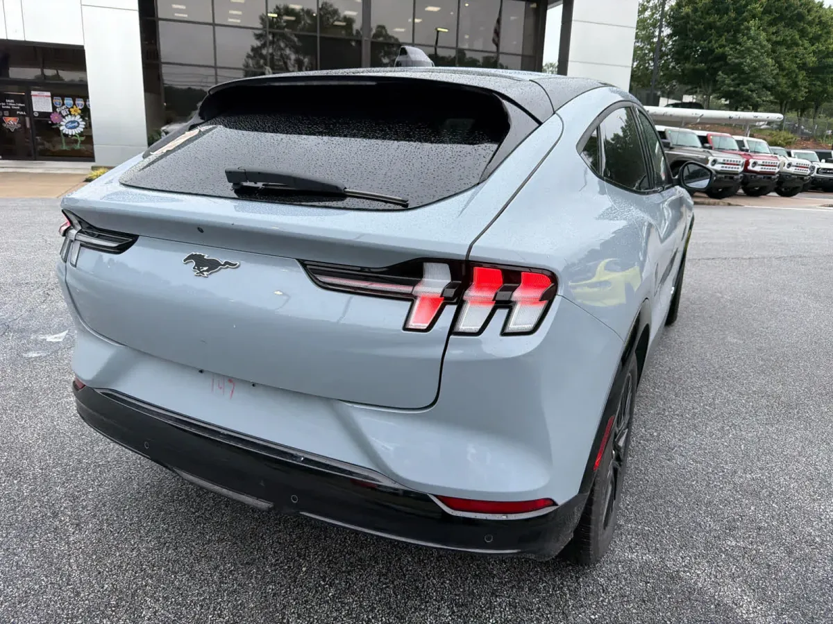 2025 Ford Mustang Mach-E Premium thumbnail 6