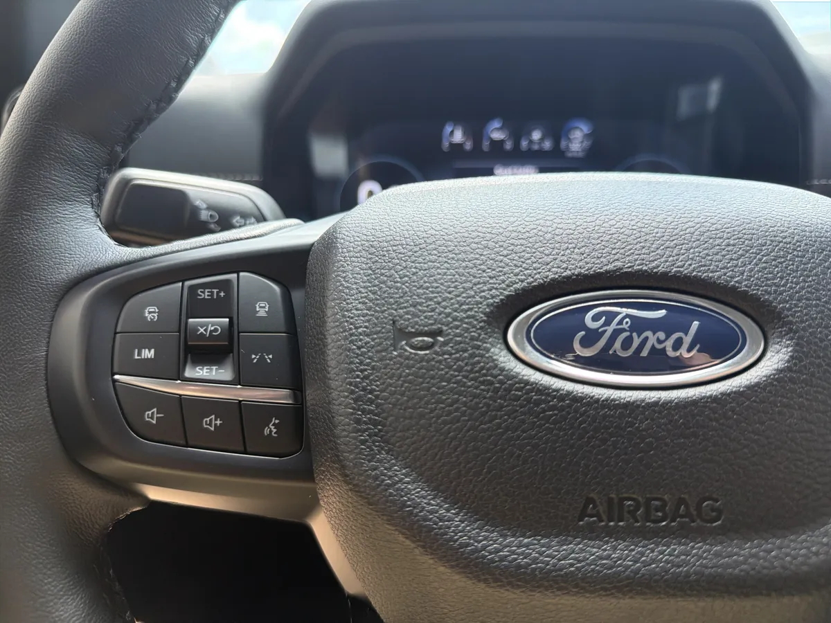 2025 Ford Ranger Lariat thumbnail 9