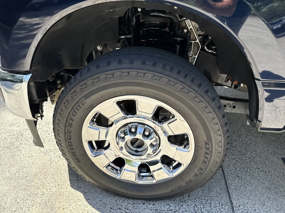2025 Ford Super Duty F-250 SRW LARIAT thumbnail 11