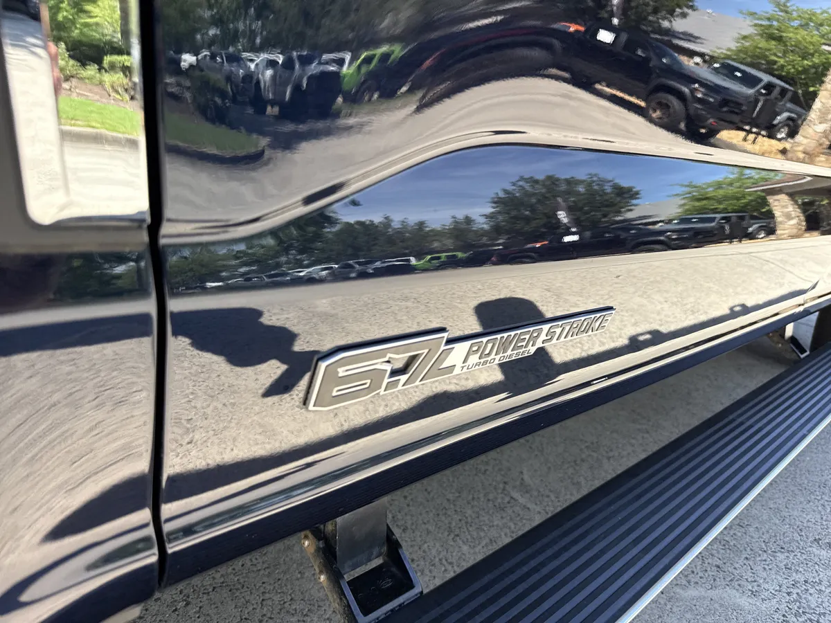 2025 Ford Super Duty F-250 SRW LARIAT thumbnail 13