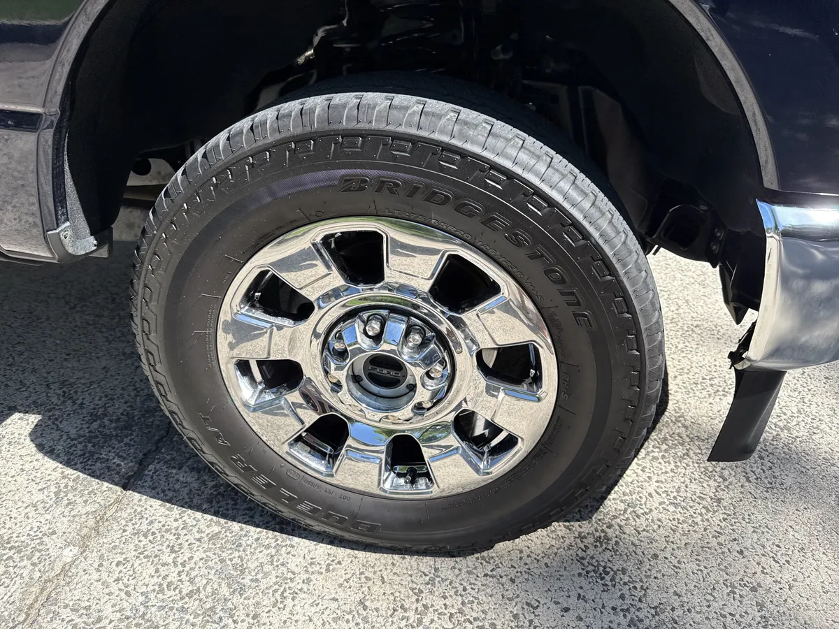 2025 Ford Super Duty F-250 SRW LARIAT thumbnail 14