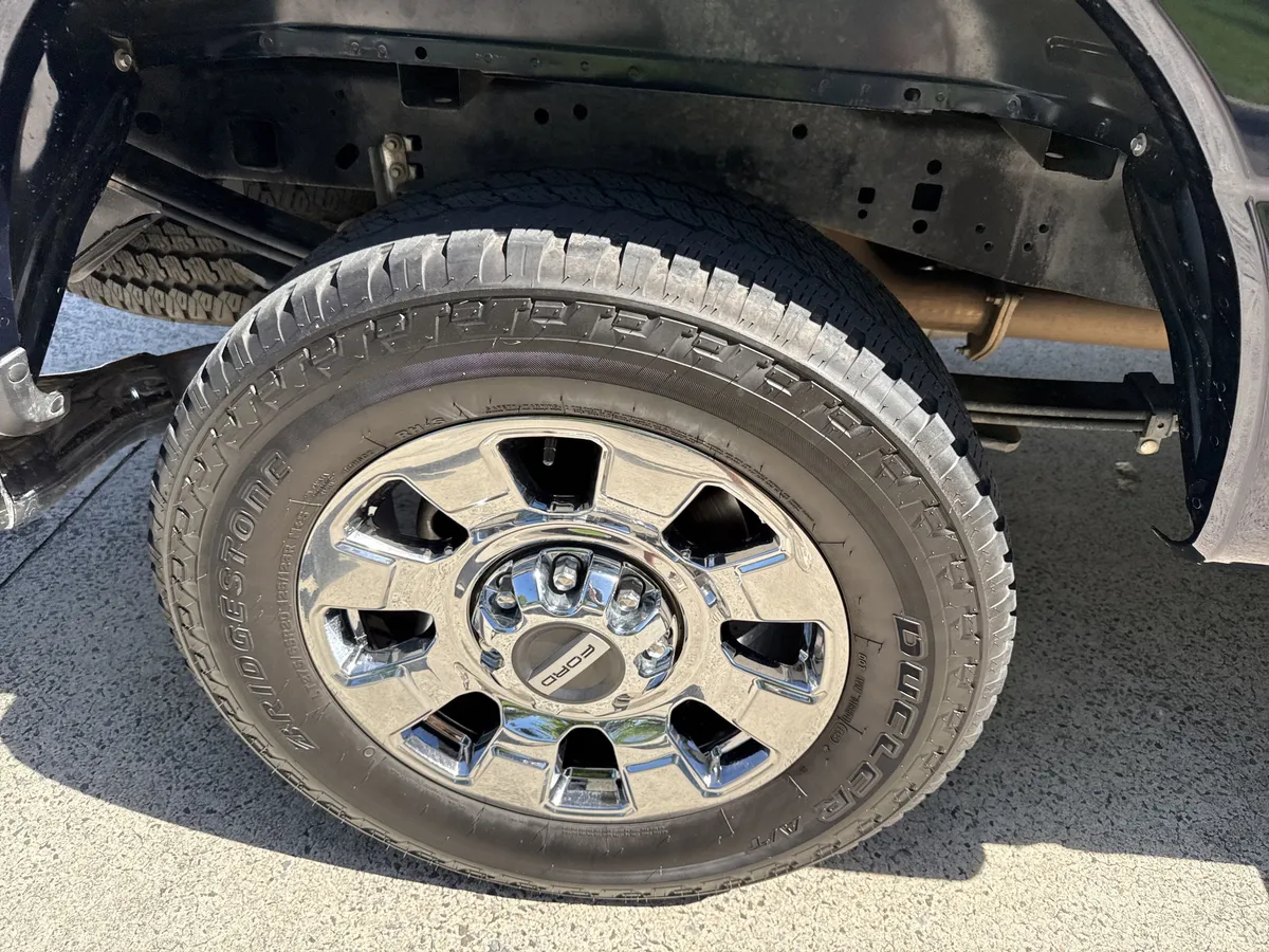 2025 Ford Super Duty F-250 SRW LARIAT thumbnail 19
