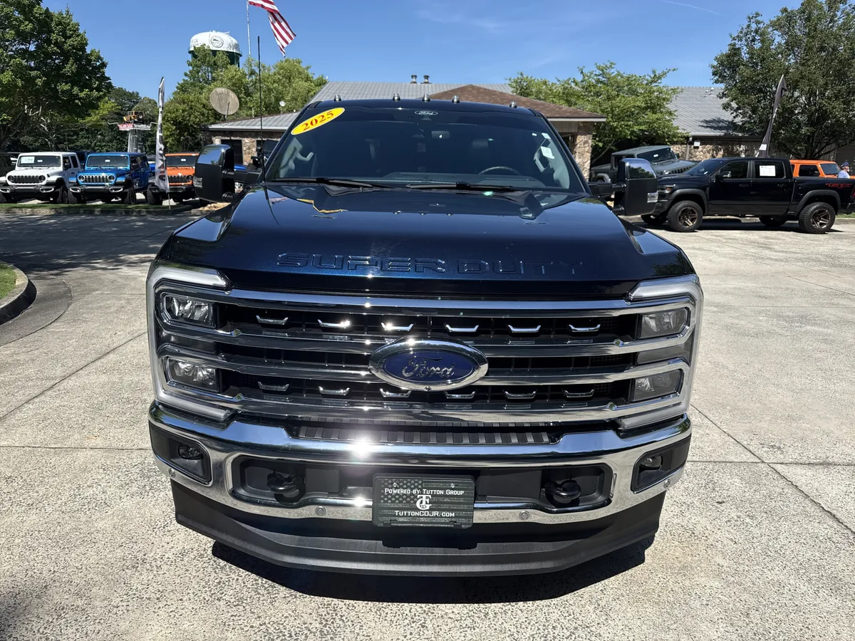 2025 Ford Super Duty F-250 SRW LARIAT thumbnail 2