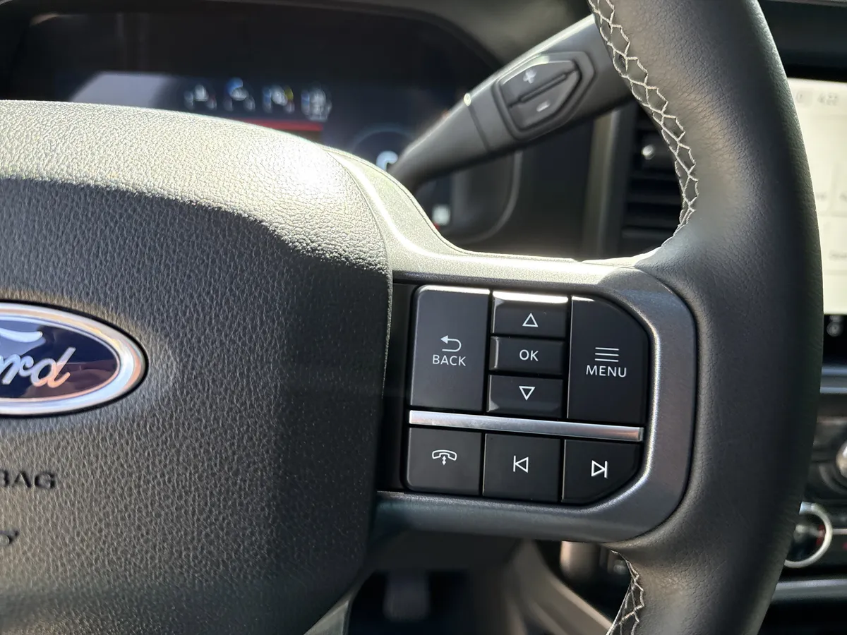 2025 Ford Super Duty F-250 SRW LARIAT thumbnail 26