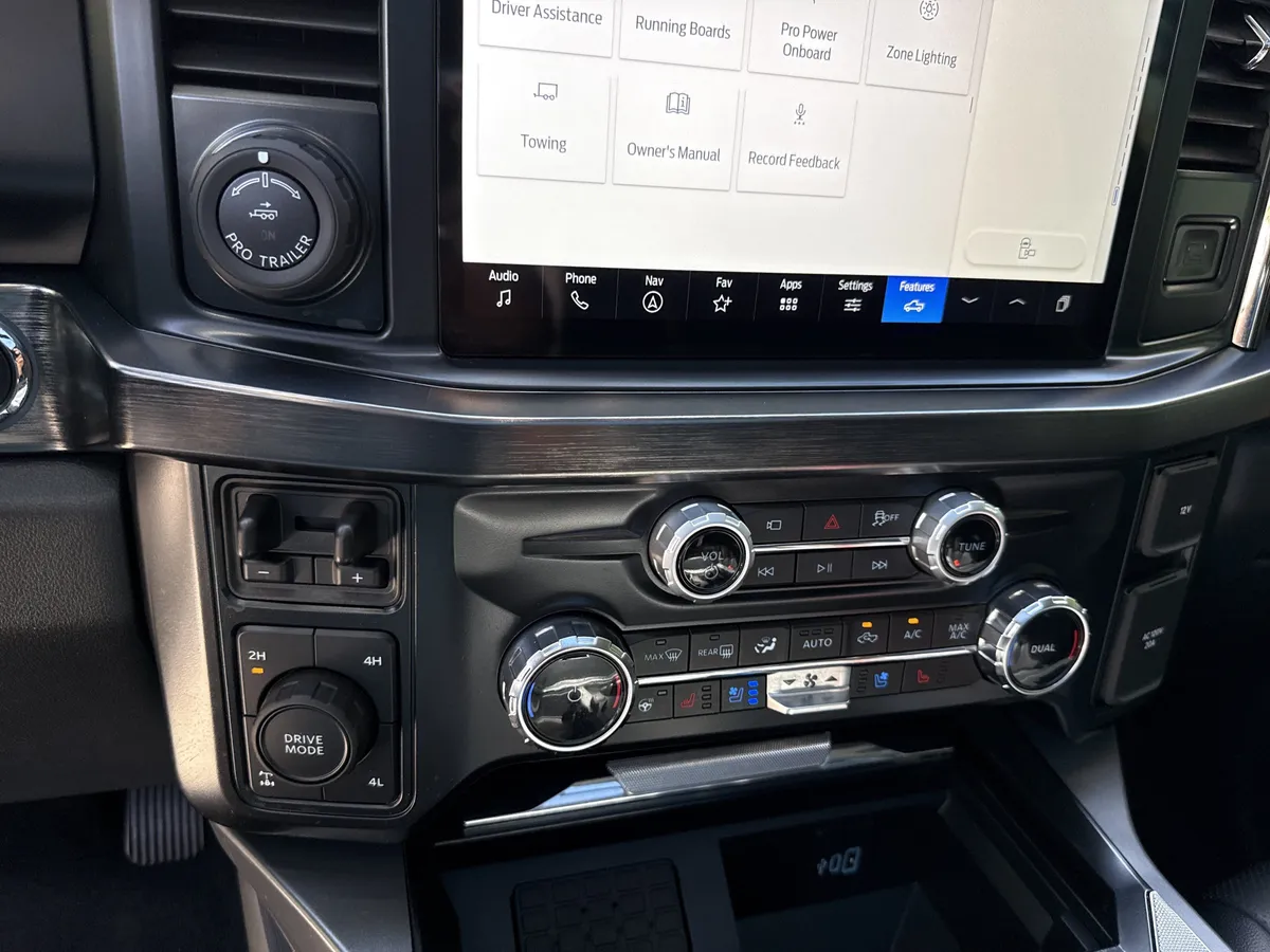 2025 Ford Super Duty F-250 SRW LARIAT thumbnail 29