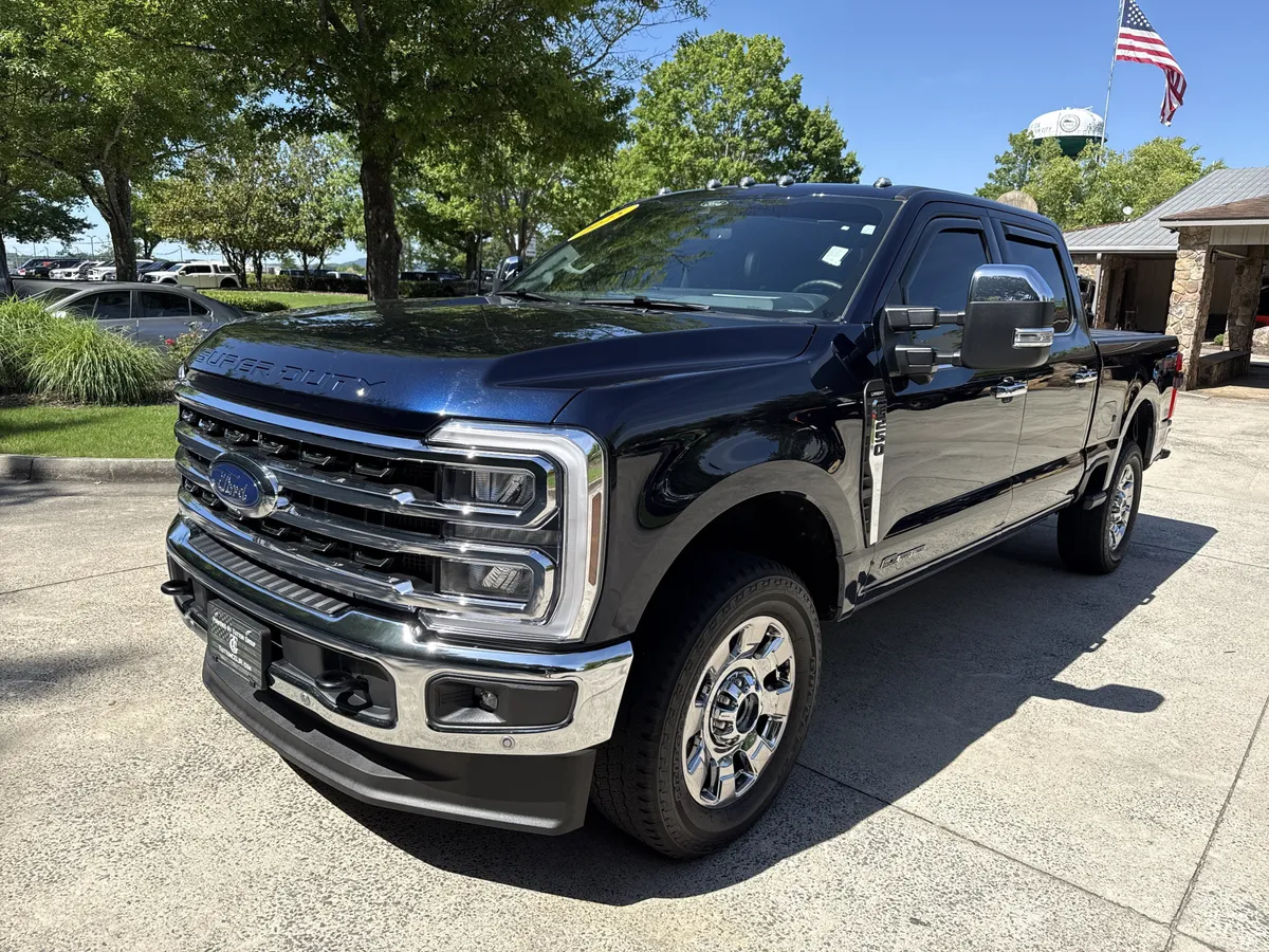 2025 Ford Super Duty F-250 SRW LARIAT thumbnail 3