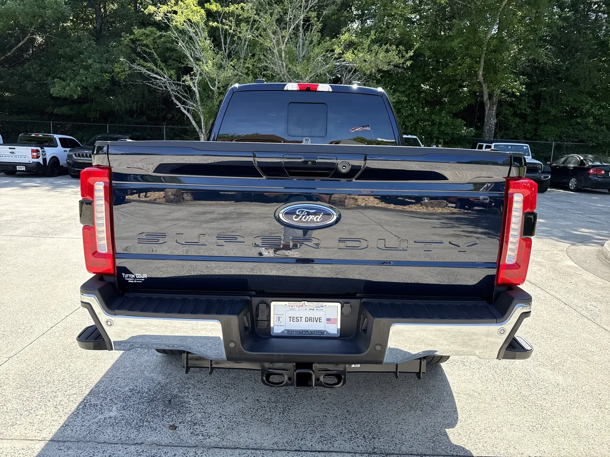 2025 Ford Super Duty F-250 SRW LARIAT thumbnail 6