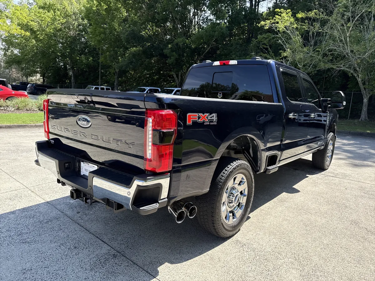 2025 Ford Super Duty F-250 SRW LARIAT thumbnail 7