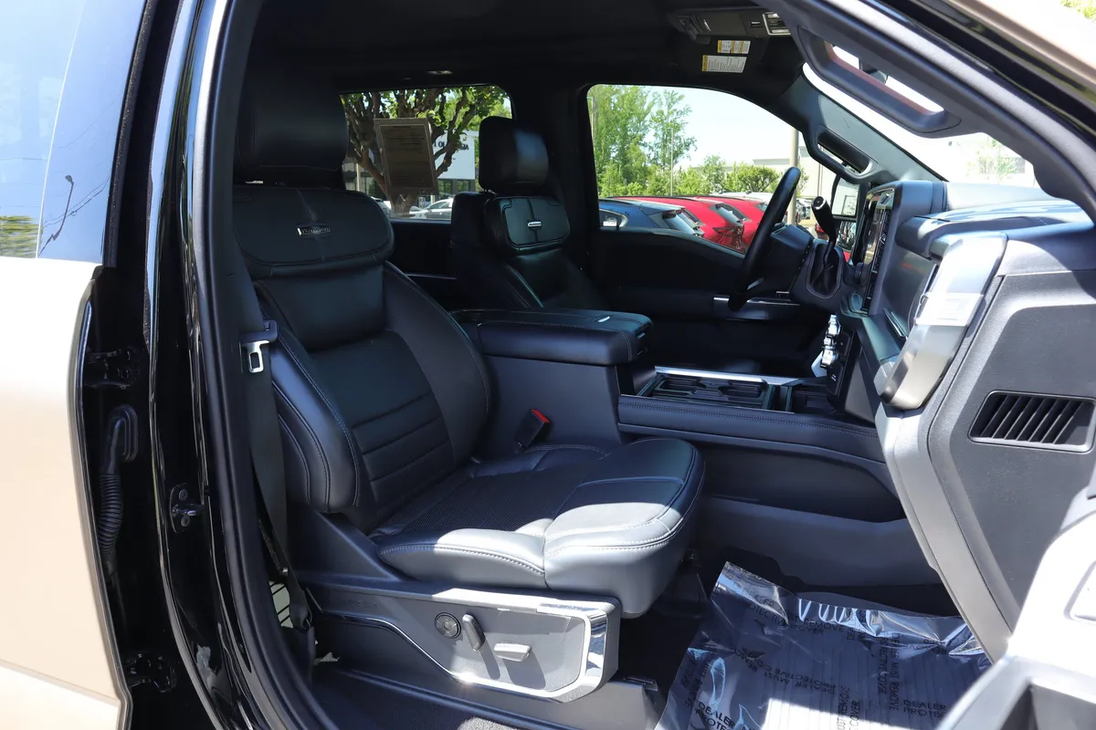 2025 Ford Super Duty F-250 SRW Platinum thumbnail 29