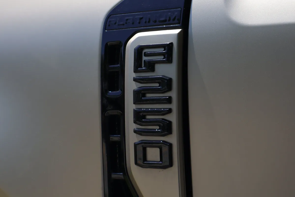 2025 Ford Super Duty F-250 SRW Platinum thumbnail 35