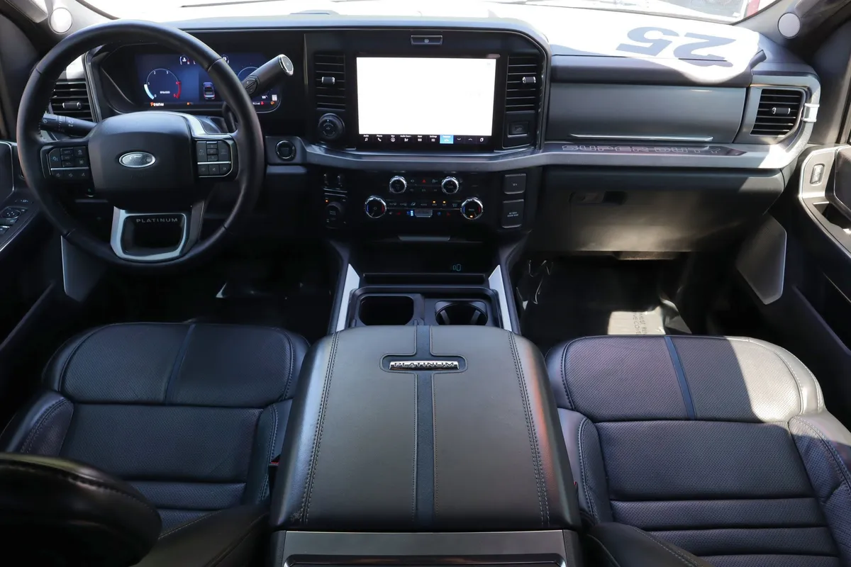2025 Ford Super Duty F-250 SRW Platinum thumbnail 7