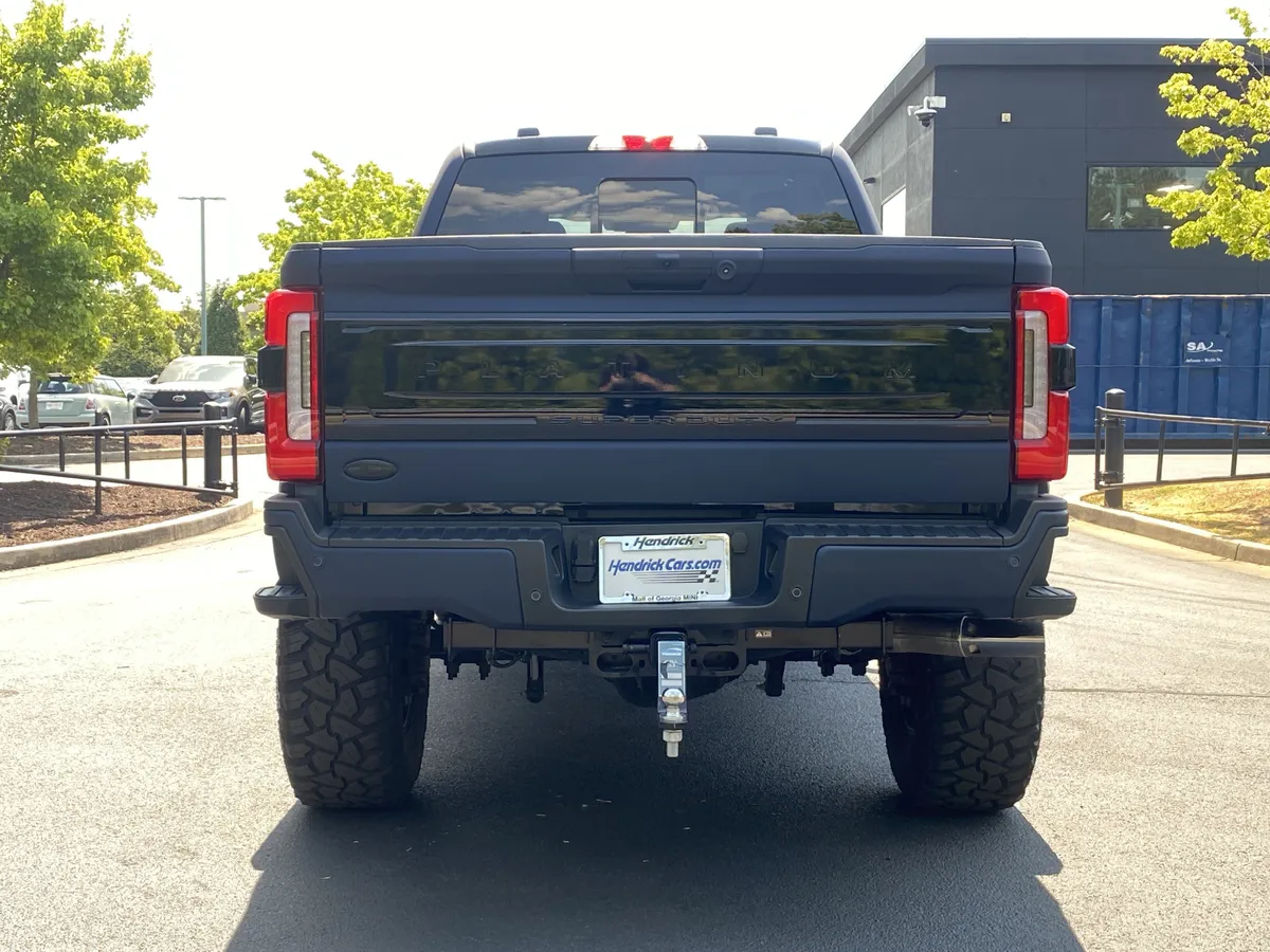 2025 Ford Super Duty F-250 SRW Platinum thumbnail 16