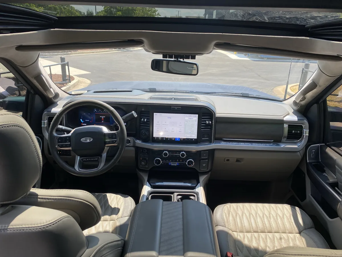 2025 Ford Super Duty F-250 SRW Platinum thumbnail 17