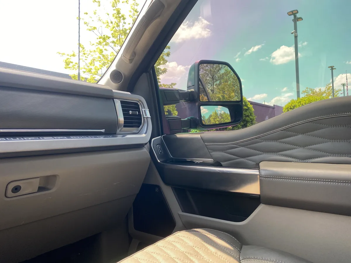 2025 Ford Super Duty F-250 SRW Platinum thumbnail 18