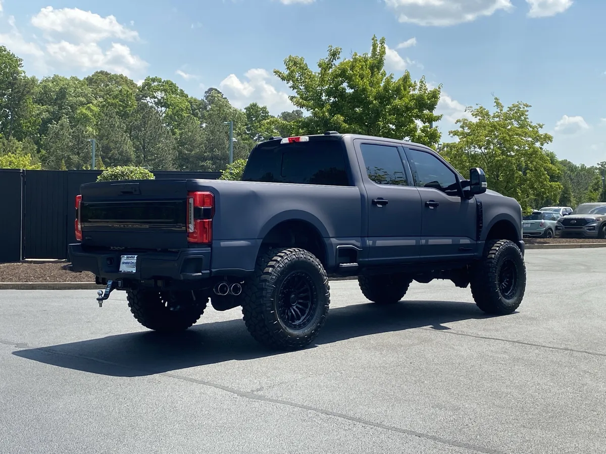 2025 Ford Super Duty F-250 SRW Platinum thumbnail 2