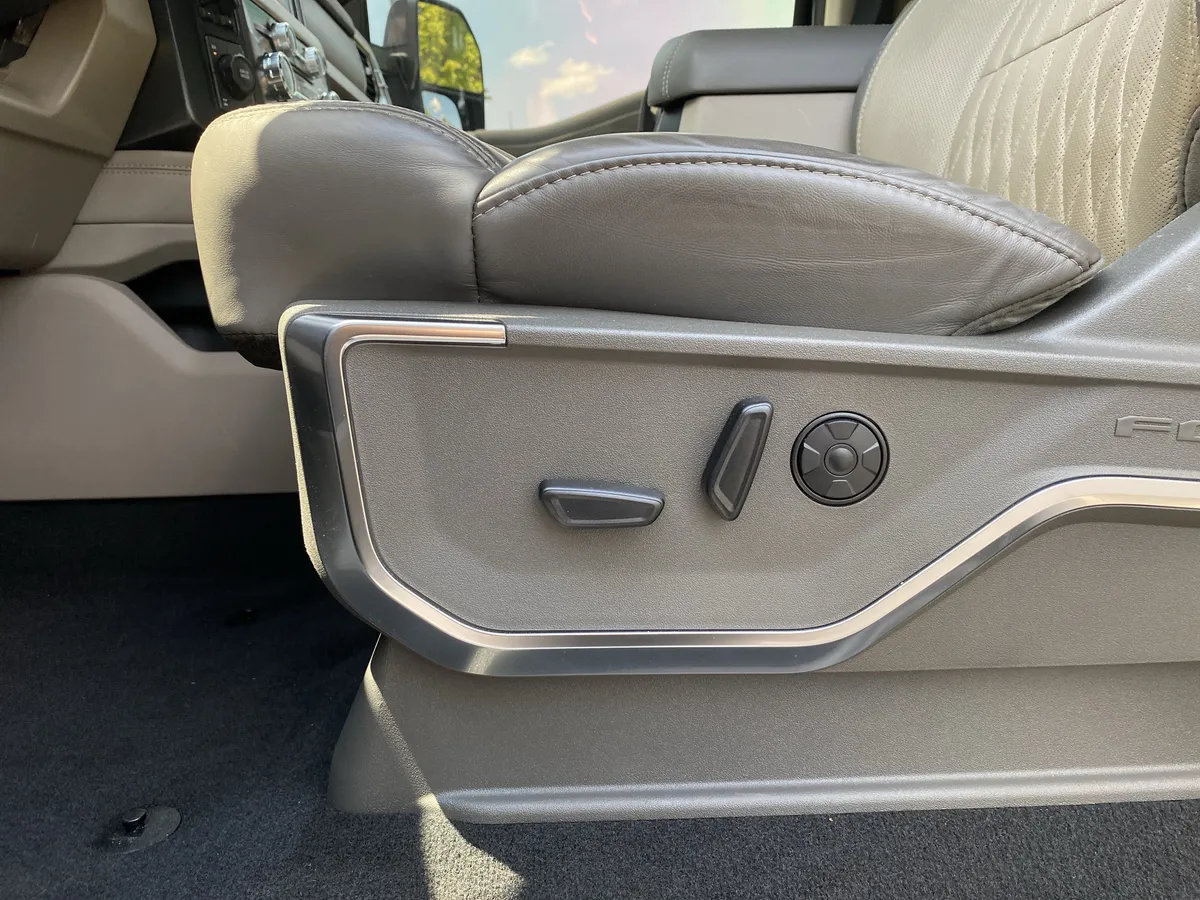 2025 Ford Super Duty F-250 SRW Platinum thumbnail 29