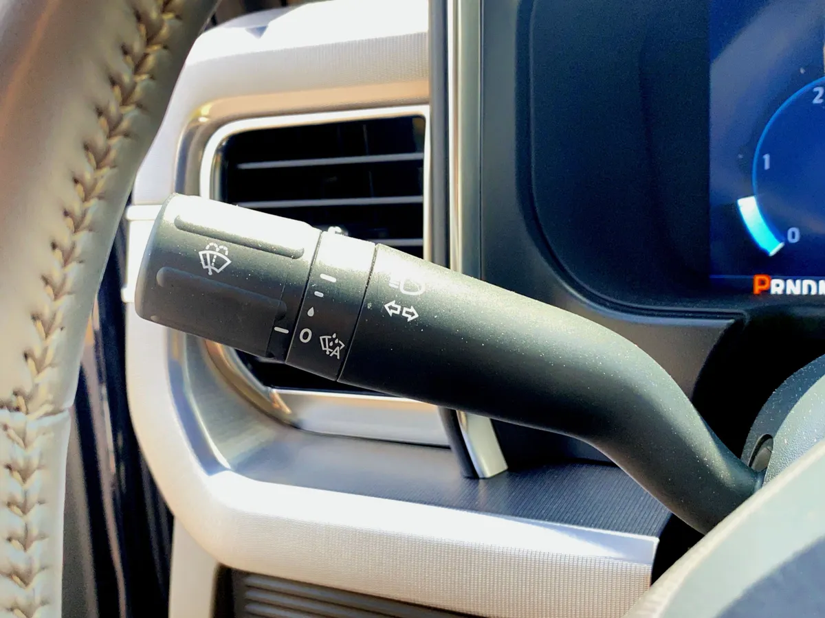 2025 Ford Super Duty F-250 SRW Platinum thumbnail 31