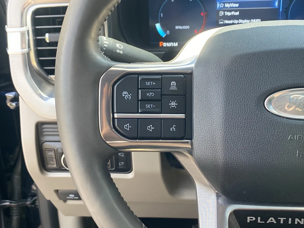 2025 Ford Super Duty F-250 SRW Platinum thumbnail 32