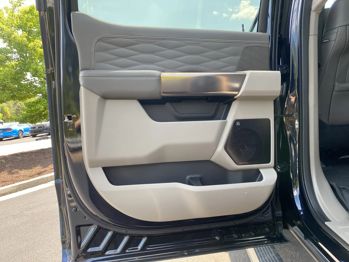 2025 Ford Super Duty F-250 SRW Platinum thumbnail 35