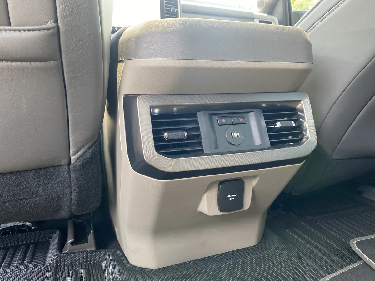 2025 Ford Super Duty F-250 SRW Platinum thumbnail 38