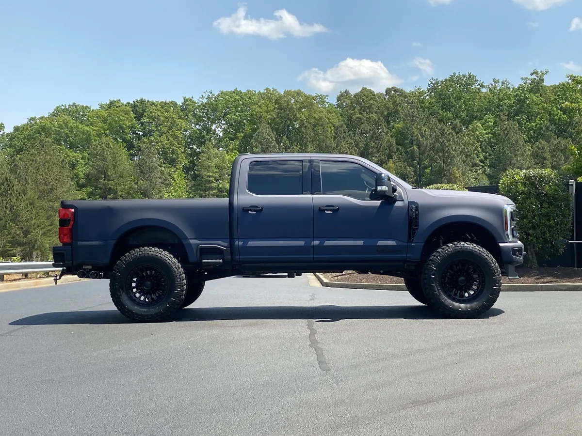 2025 Ford Super Duty F-250 SRW Platinum thumbnail 4