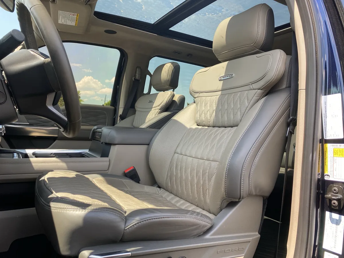 2025 Ford Super Duty F-250 SRW Platinum thumbnail 6