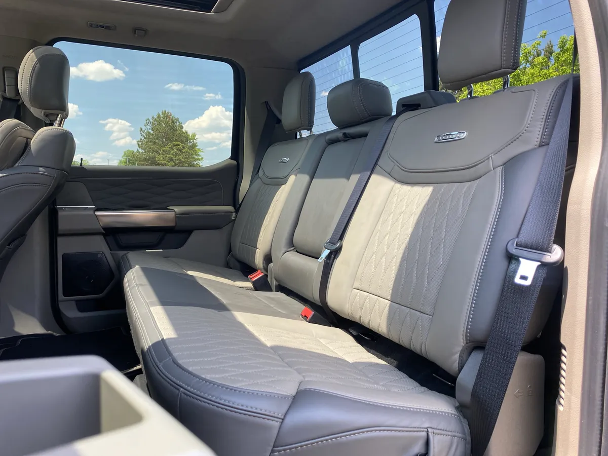 2025 Ford Super Duty F-250 SRW Platinum thumbnail 7