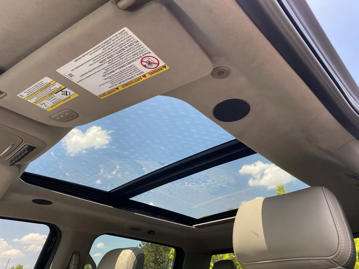 2025 Ford Super Duty F-250 SRW Platinum thumbnail 8