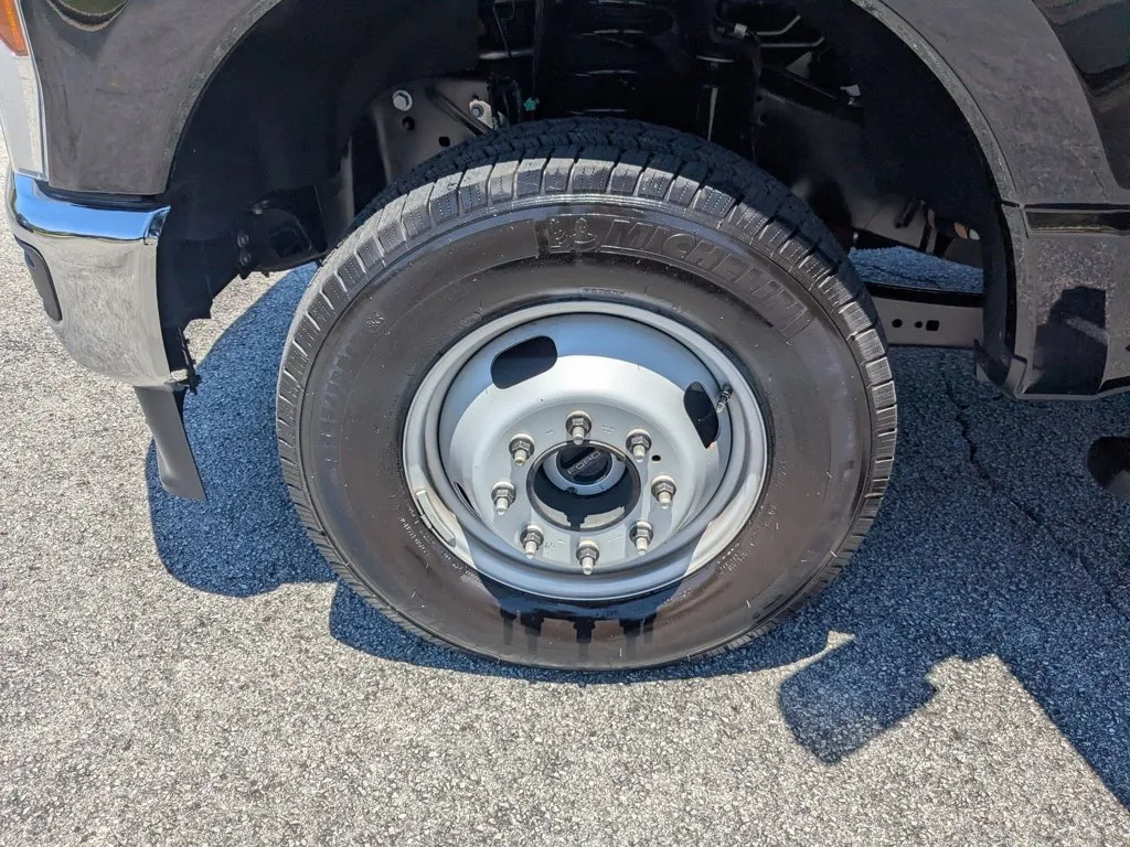 2025 Ford Super Duty F-350 DRW XLT thumbnail 10