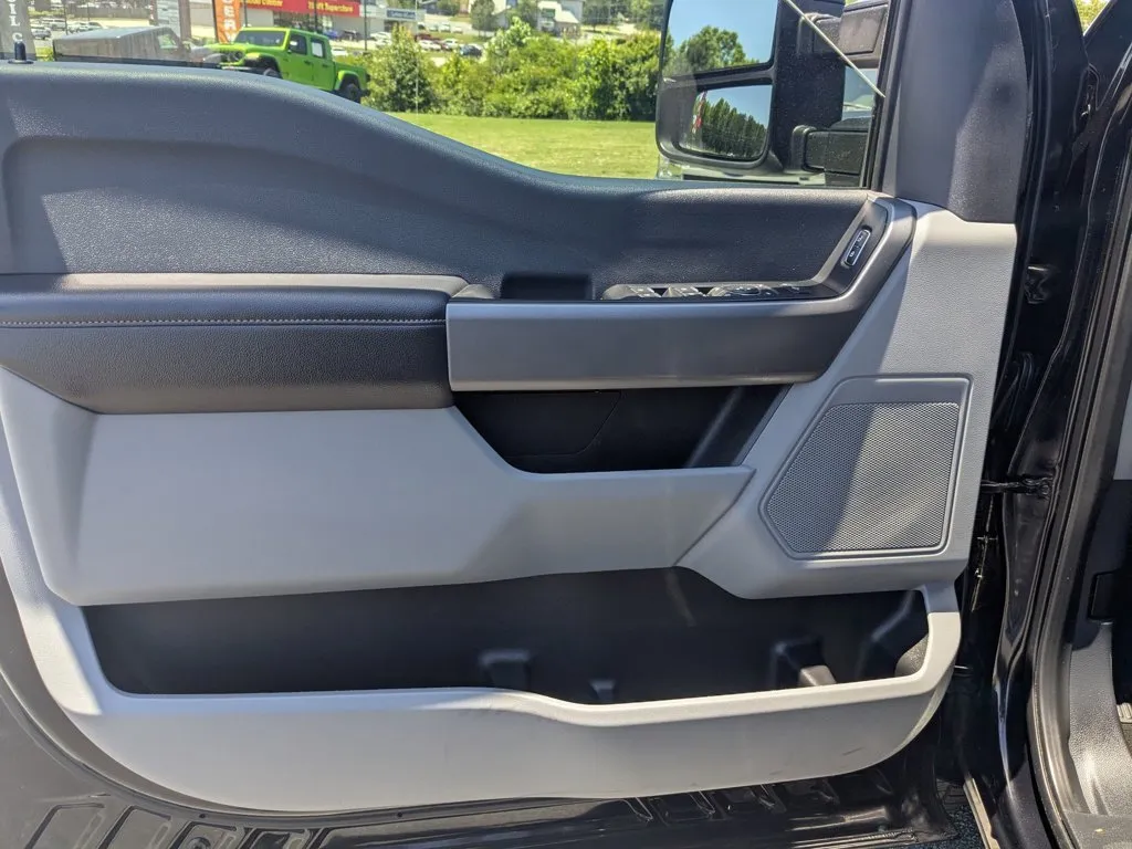 2025 Ford Super Duty F-350 DRW XLT thumbnail 11