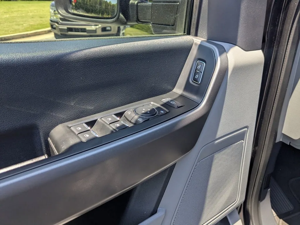 2025 Ford Super Duty F-350 DRW XLT thumbnail 12