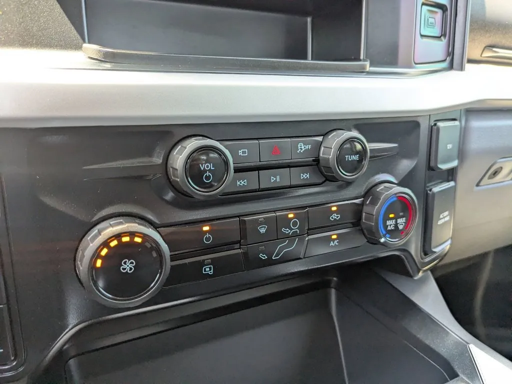2025 Ford Super Duty F-350 DRW XLT thumbnail 17