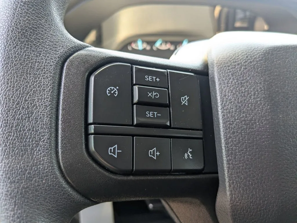 2025 Ford Super Duty F-350 DRW XLT thumbnail 19