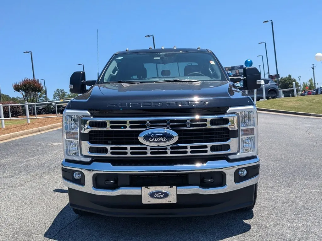 2025 Ford Super Duty F-350 DRW XLT thumbnail 2