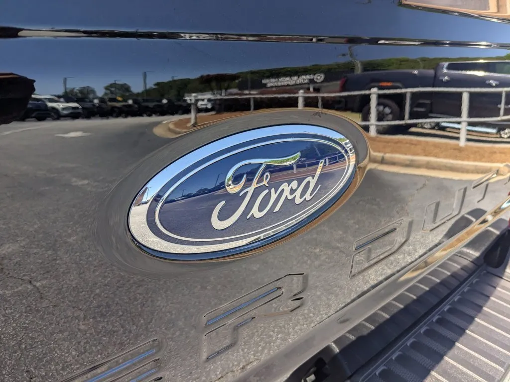 2025 Ford Super Duty F-350 DRW XLT thumbnail 25