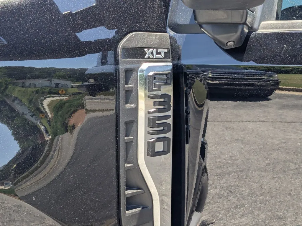 2025 Ford Super Duty F-350 DRW XLT thumbnail 26