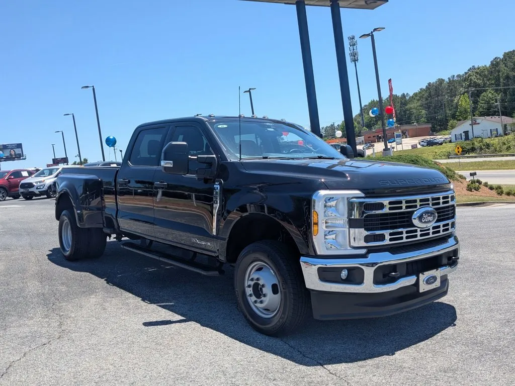 2025 Ford Super Duty F-350 DRW XLT thumbnail 3